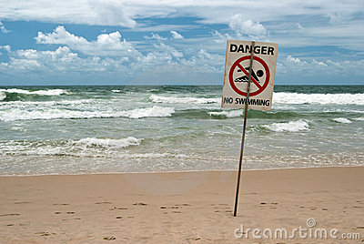 no-swimming-beach-sign-14297601.jpg